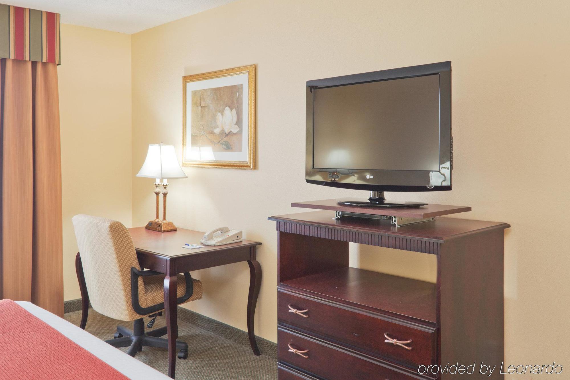 Holiday Inn Express & Suites - Tuscaloosa-University By Ihg Room photo